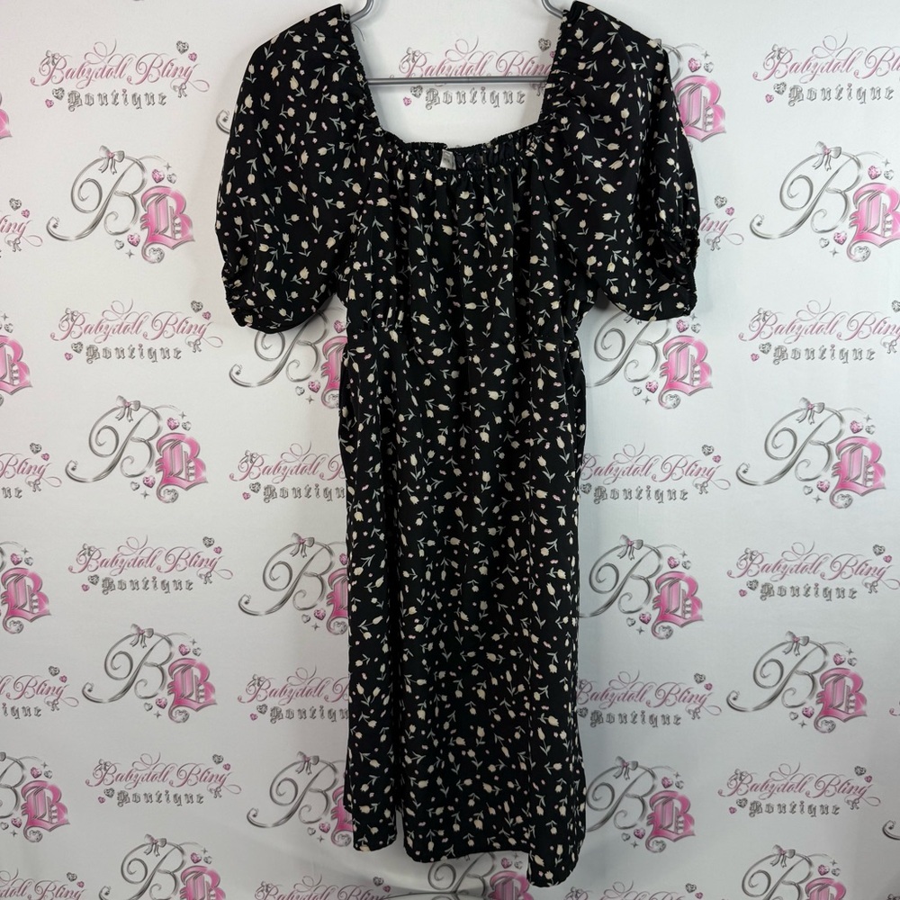 Guilty dress puff sleeve shoulders flowers flowy Black Floral Midi Dress